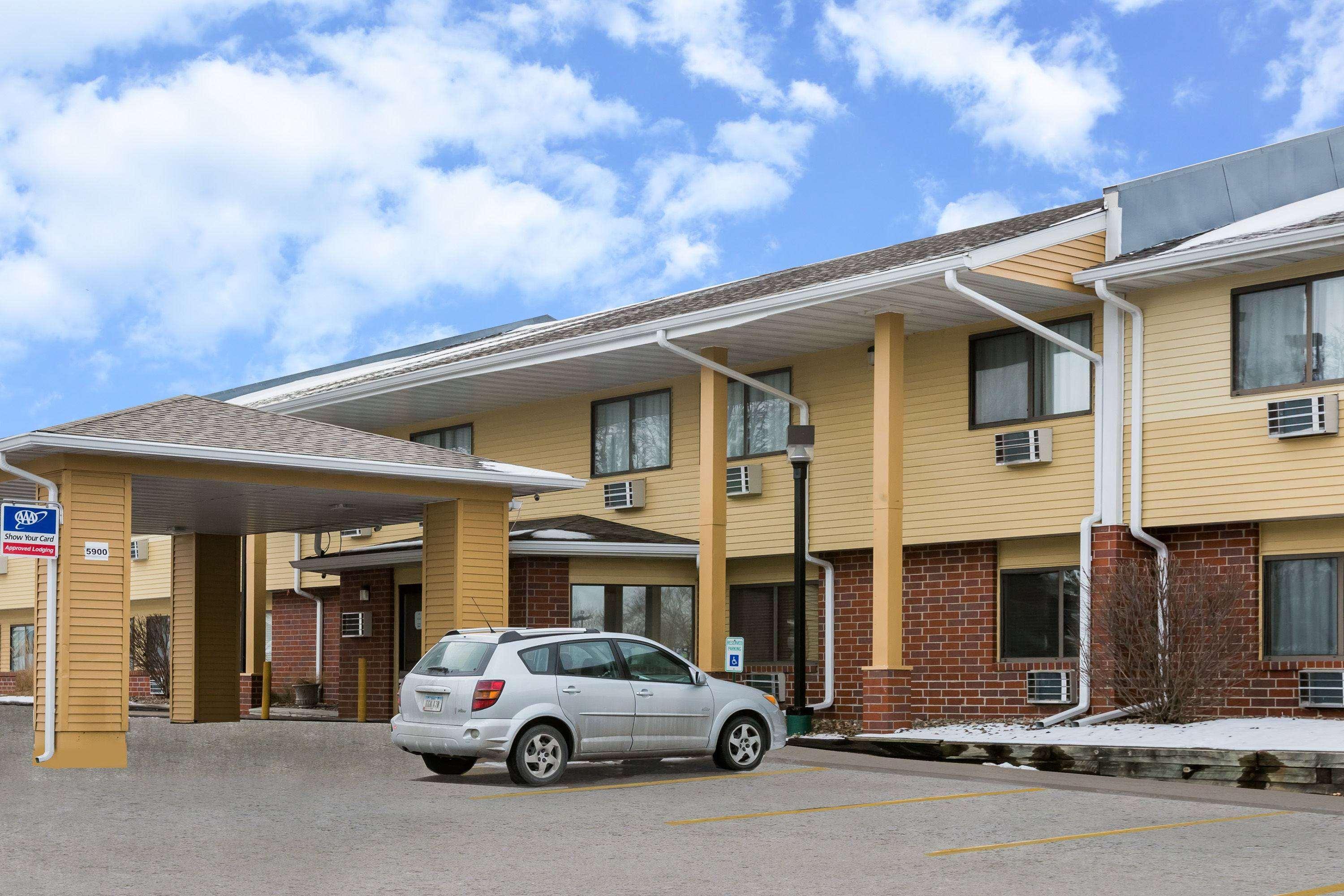 Motel Super 8 By Wyndham Urbandale/Des Moines Area Extérieur photo